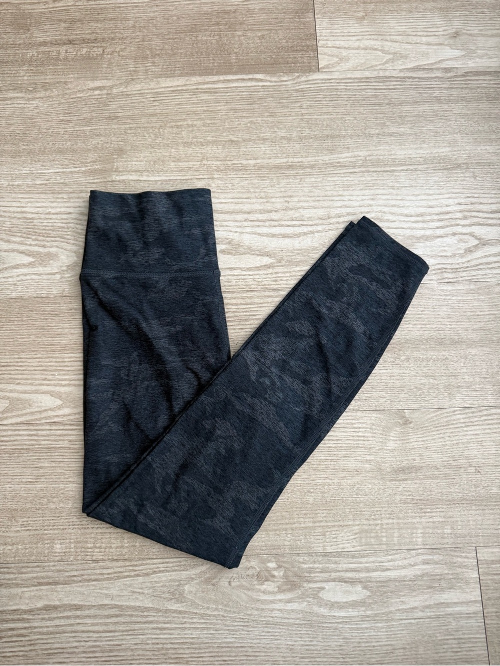 VUORI GRAY CAMO LEGGINGS SMALL